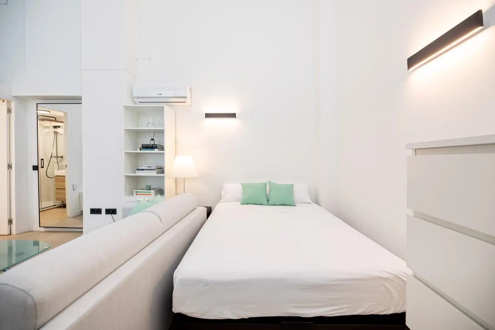 Habitación de Estudio de alquiler en Madrid con Amueblado y Alarma