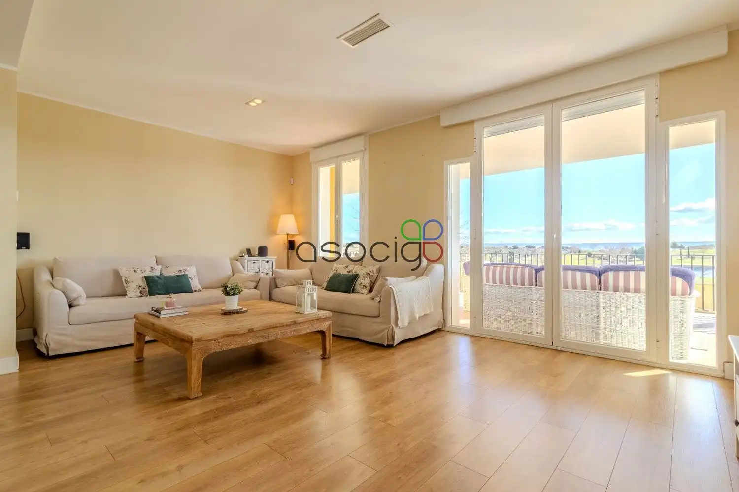 Living room of Houses for sale in Cabanillas del Campo  with Air Conditioner, Heating and Storage room