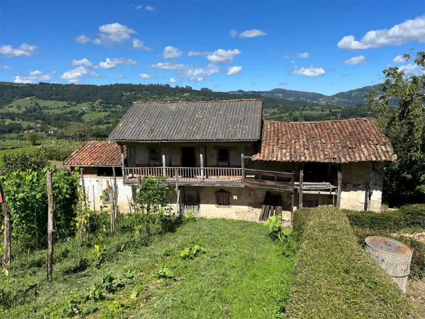 Vista exterior de Piso en venta en Piloña
