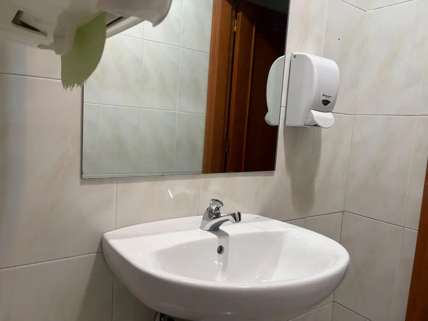 Badezimmer von Geschaftsraum zur Miete in Oviedo  mit Möbliert