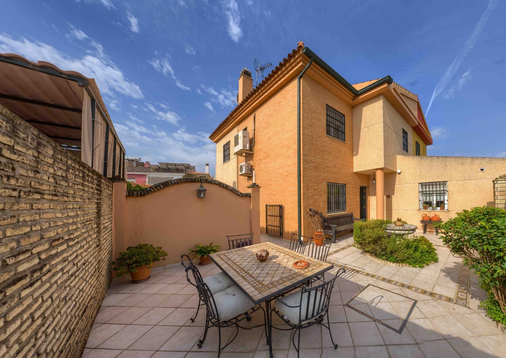 Garden of House or chalet for sale in Gelves