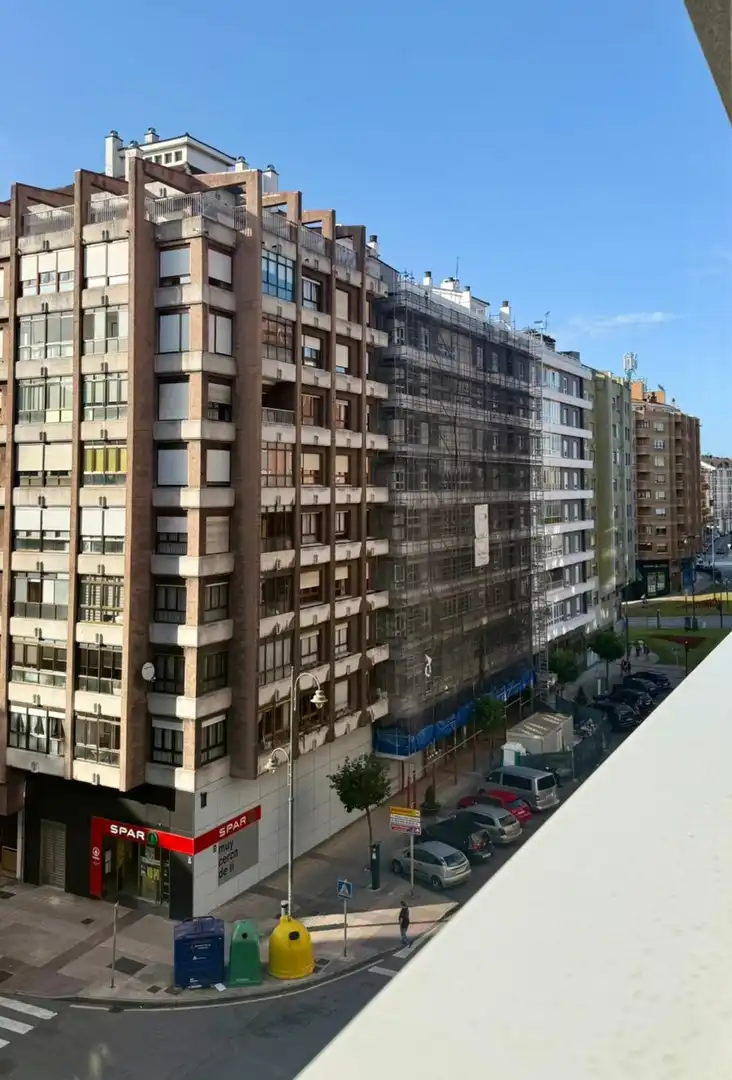 Außenansicht von Wohnung zur Miete in Avilés mit Heizung und Möbliert