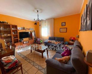 Sala d'estar de Casa o xalet en venda en Valle de Trápaga-Trapagaran amb Terrassa