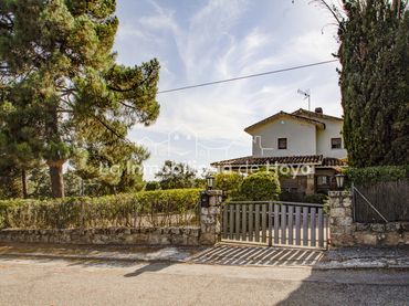 Casa con piscina in vendita a Hoyo de Manzanares - CL CARRASCAL