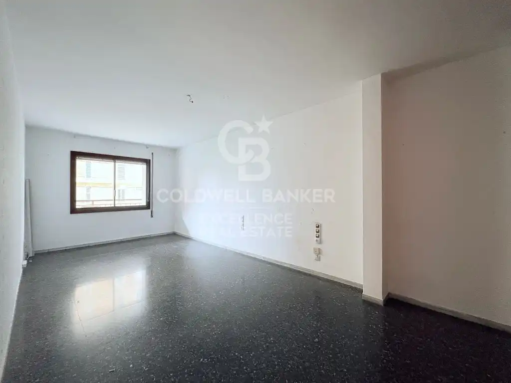 Flat for sale in Valencia  with Air Conditioner and Terrace