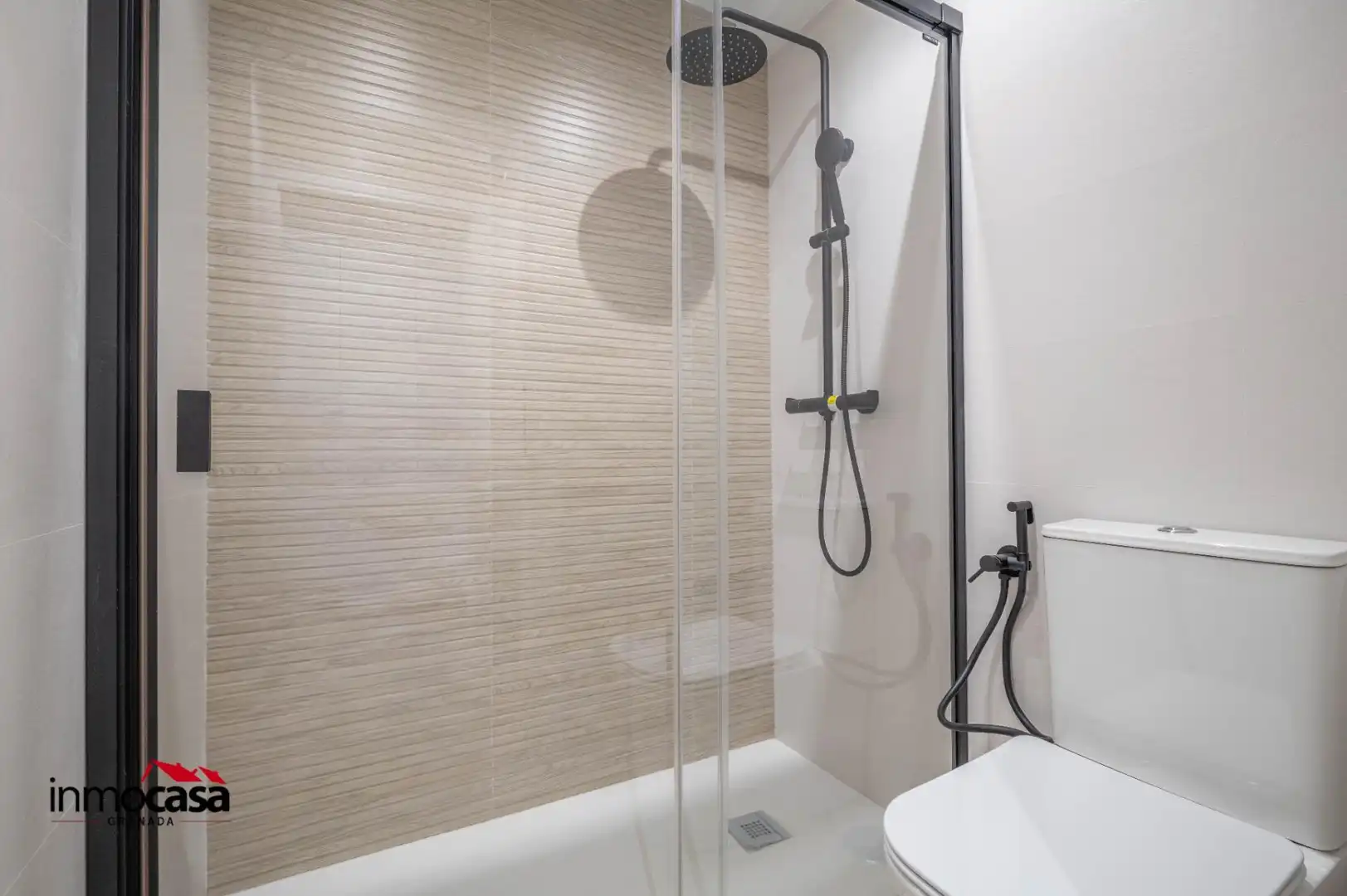 Bathroom of Flat for sale in Granada