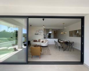 Sala d'estar de Apartament de lloguer en Estepona amb Aire condicionat, Terrassa i Traster