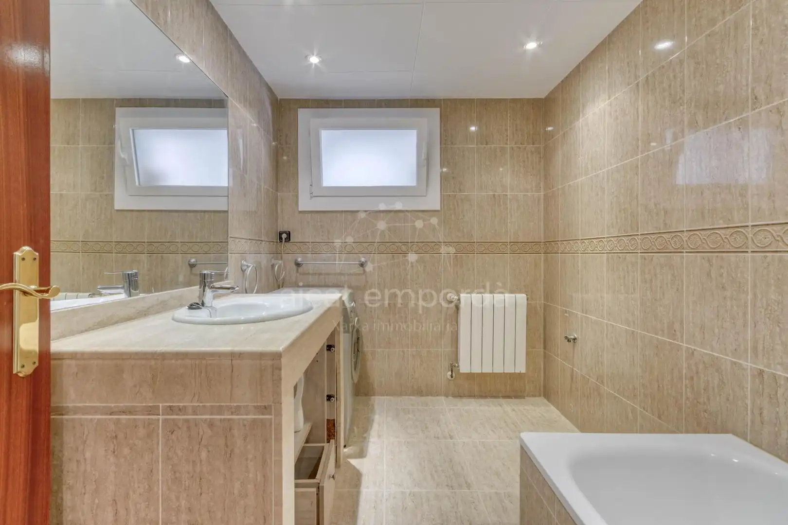 Bany de Apartament en venda en Roses amb Calefacció, Terrassa i Traster