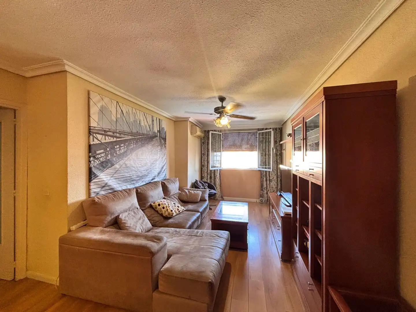 Living room of Flat for sale in Sevilla  with Air Conditioner and Community pool