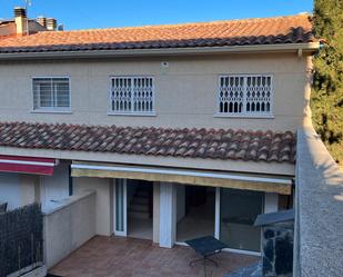 Exterior view of Single-family semi-detached for sale in Avinyonet del Penedès  with Air Conditioner, Heating and Private garden