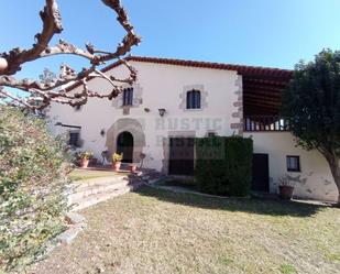 Vista exterior de Finca rústica en venda en Sils amb Terrassa i Piscina