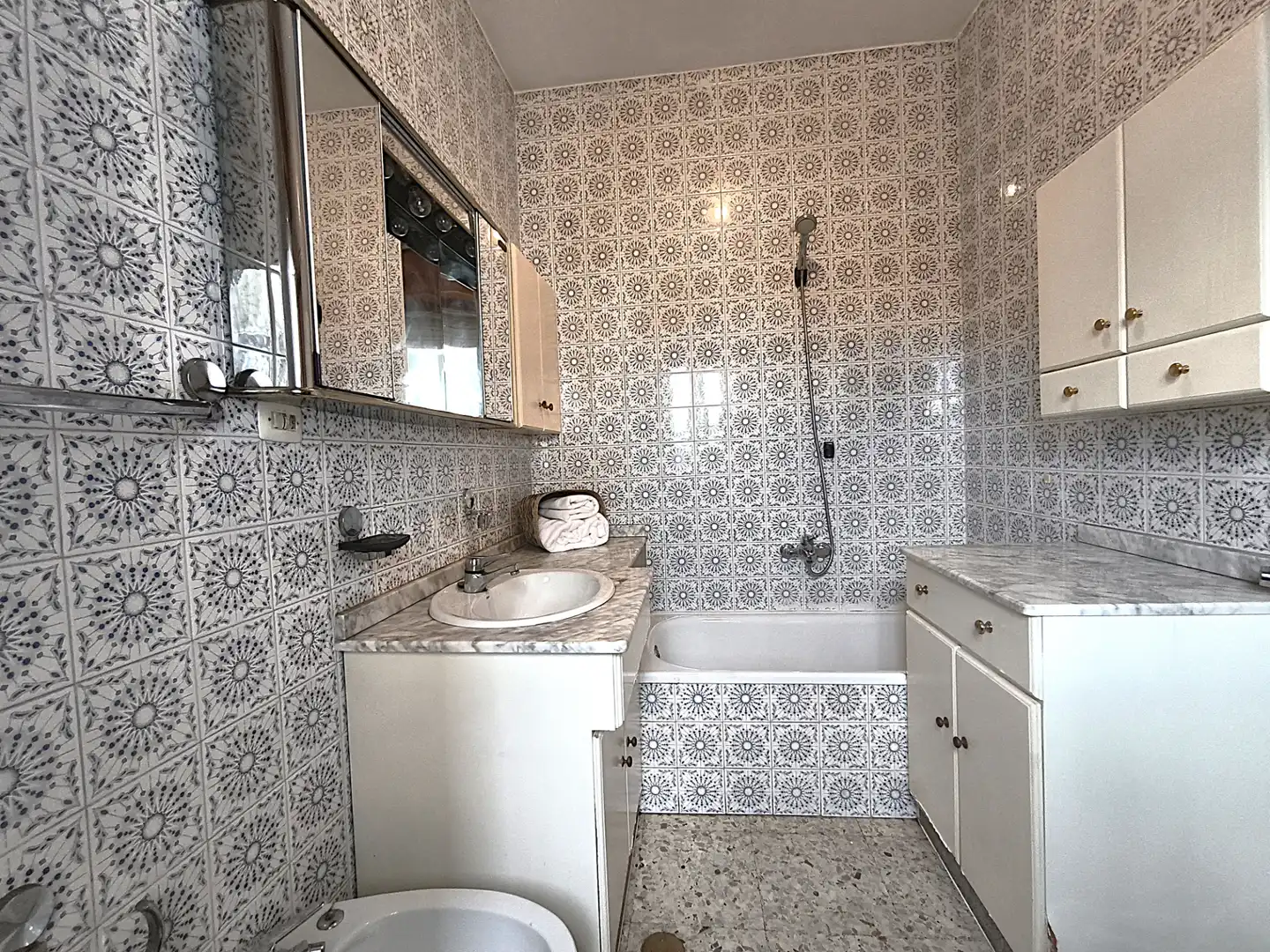 Bathroom of Flat for sale in Ourense Capital   with Heating, Storage room and Furnished