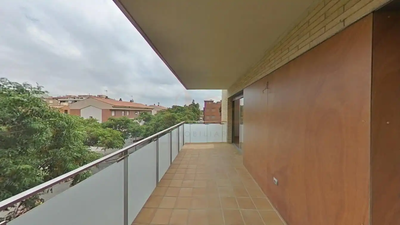 Terraza de Piso en venta en Castelldefels con Piscina comunitaria