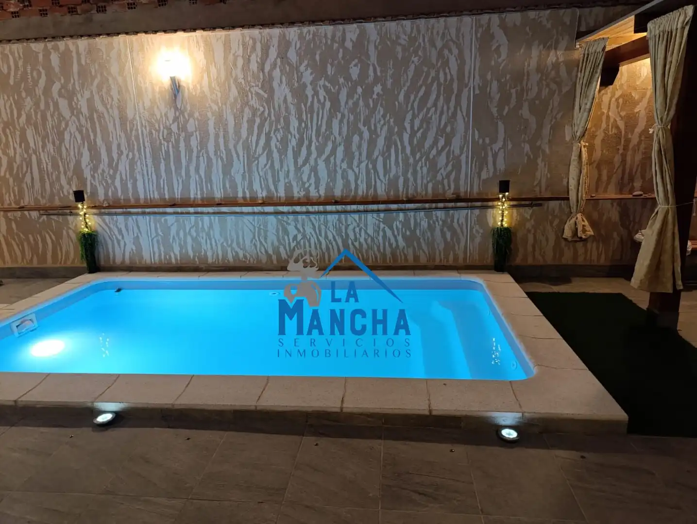 Piscina de Casa o xalet en venda en Madrigueras amb Piscina i Moblat