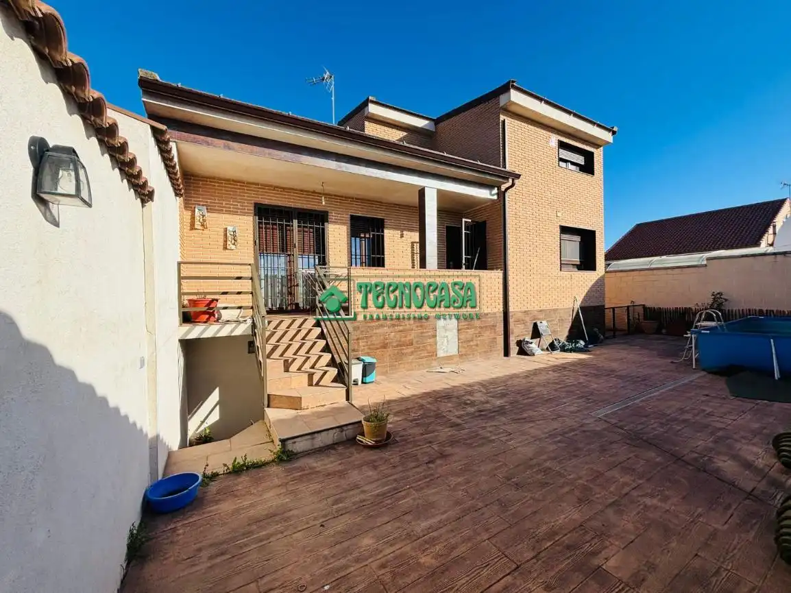 Casa amb piscina en venda a Casarrubios del Monte pueblo, imagen 3
