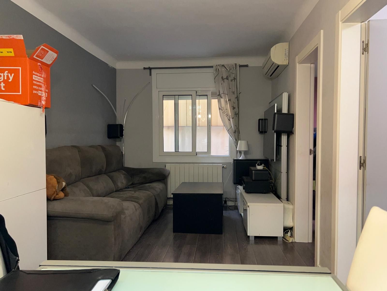 Sala d'estar de Pis en venda en L'Hospitalet de Llobregat amb Aire condicionat, Calefacció i Parquet