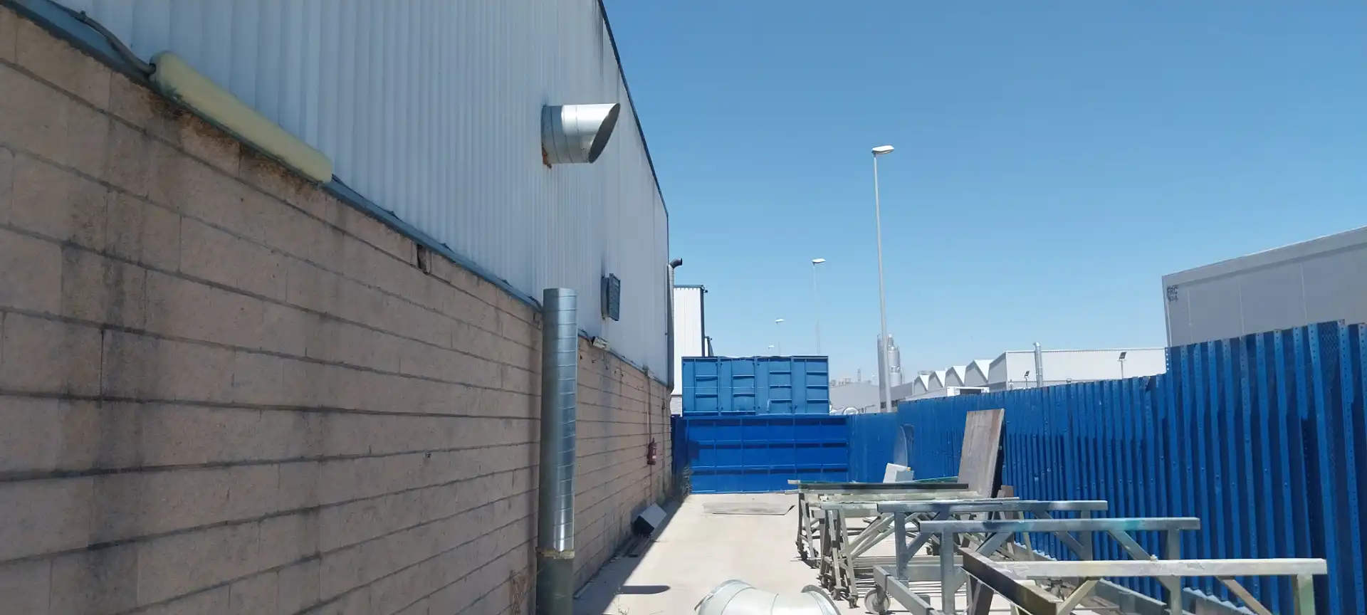 Vista exterior de Nau industrial en venda en Camarma de Esteruelas amb Alarma