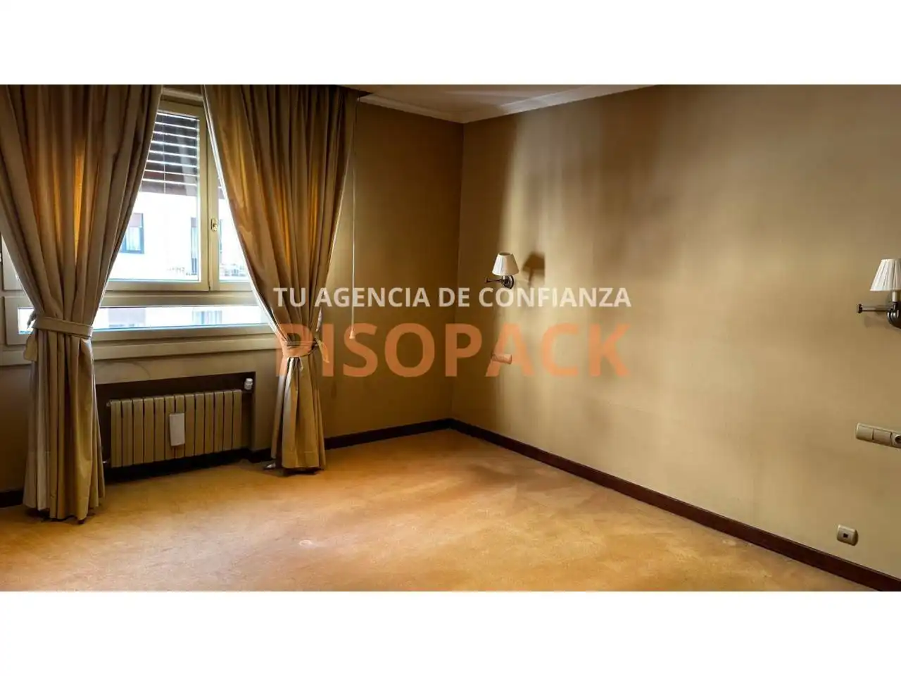 Habitación de Piso en venta en  Pamplona / Iruña con Calefacción, Terraza y Balcón