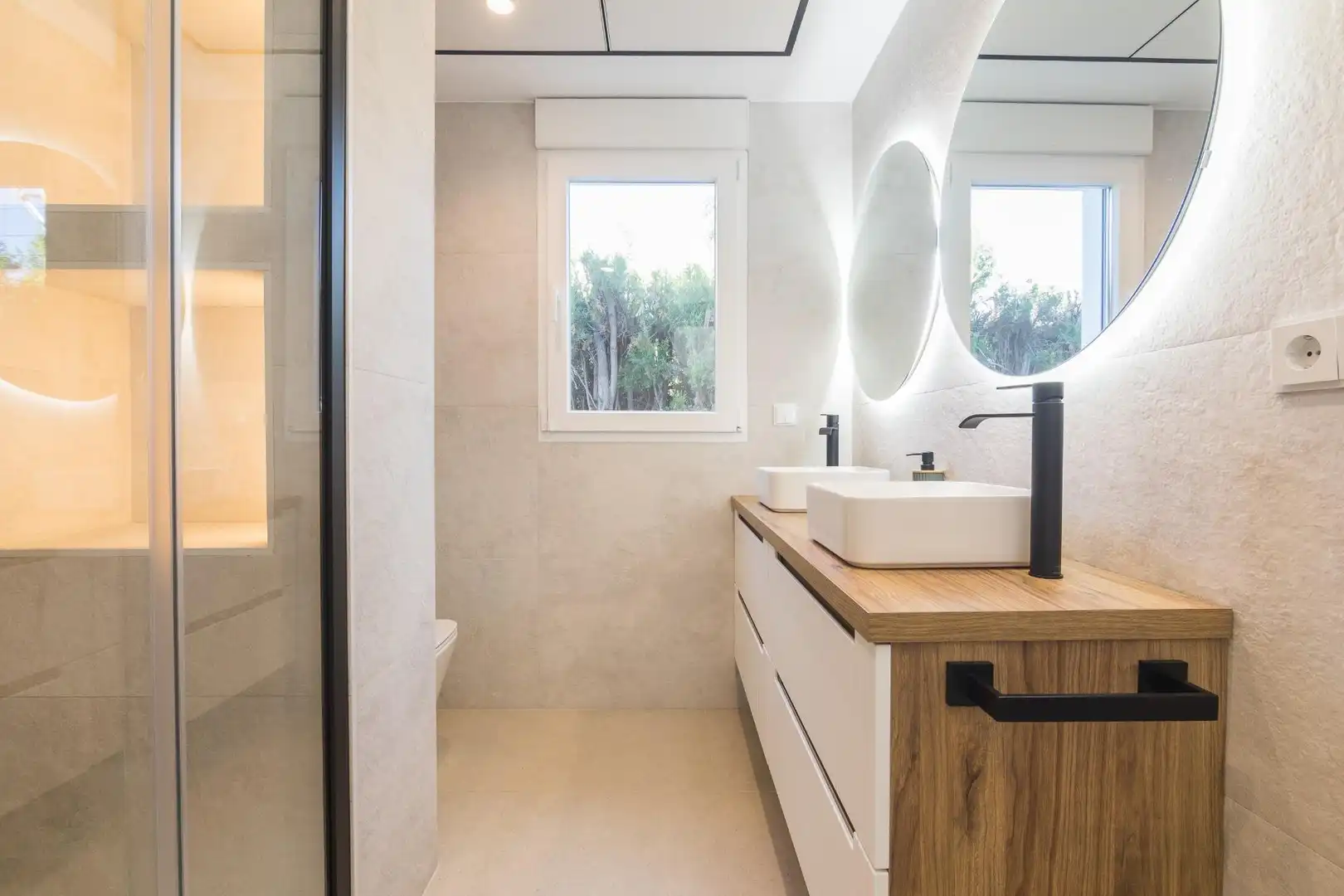 Bathroom of Houses for sale in Elche / Elx  with Air Conditioner, Private garden and Terrace