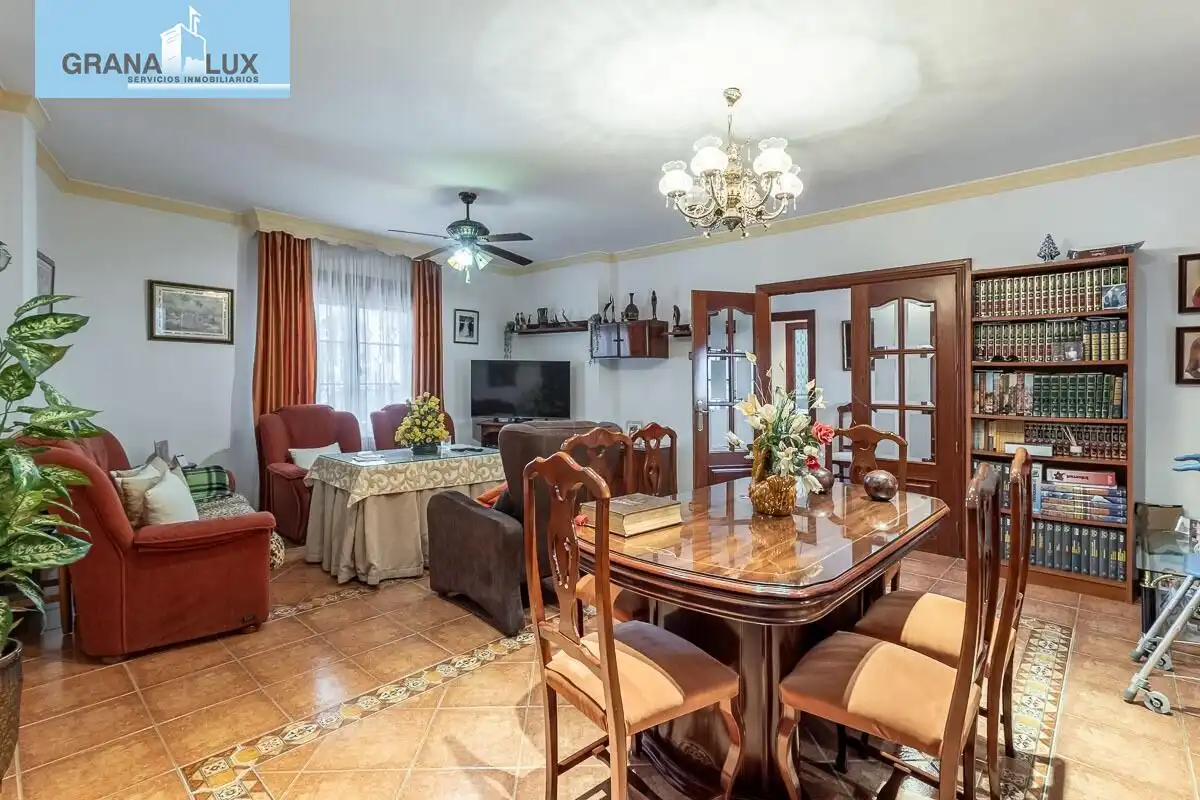 Chalet en venta en Calle de la Virgen del Rocío, imagen 4
