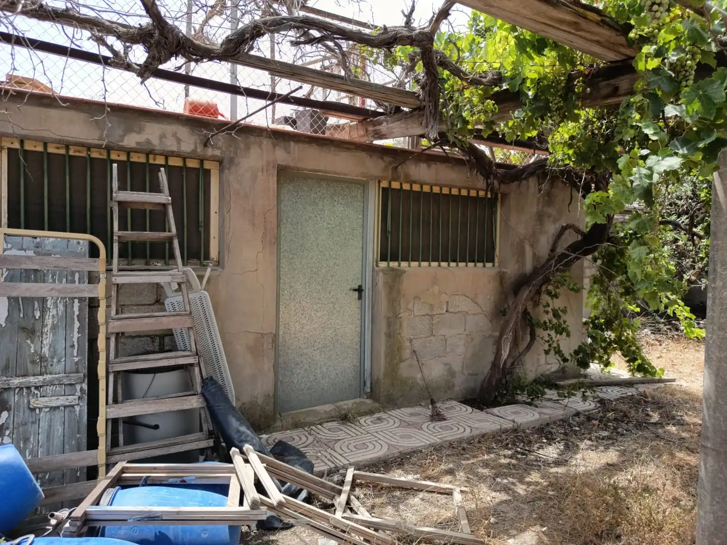 Vista exterior de Casa o xalet en venda en Alicante / Alacant amb Jardí privat, Terrassa i Piscina