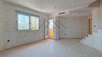 Sala d'estar de Àtic en venda en La Pobla de Vallbona amb Aire condicionat, Terrassa i Traster