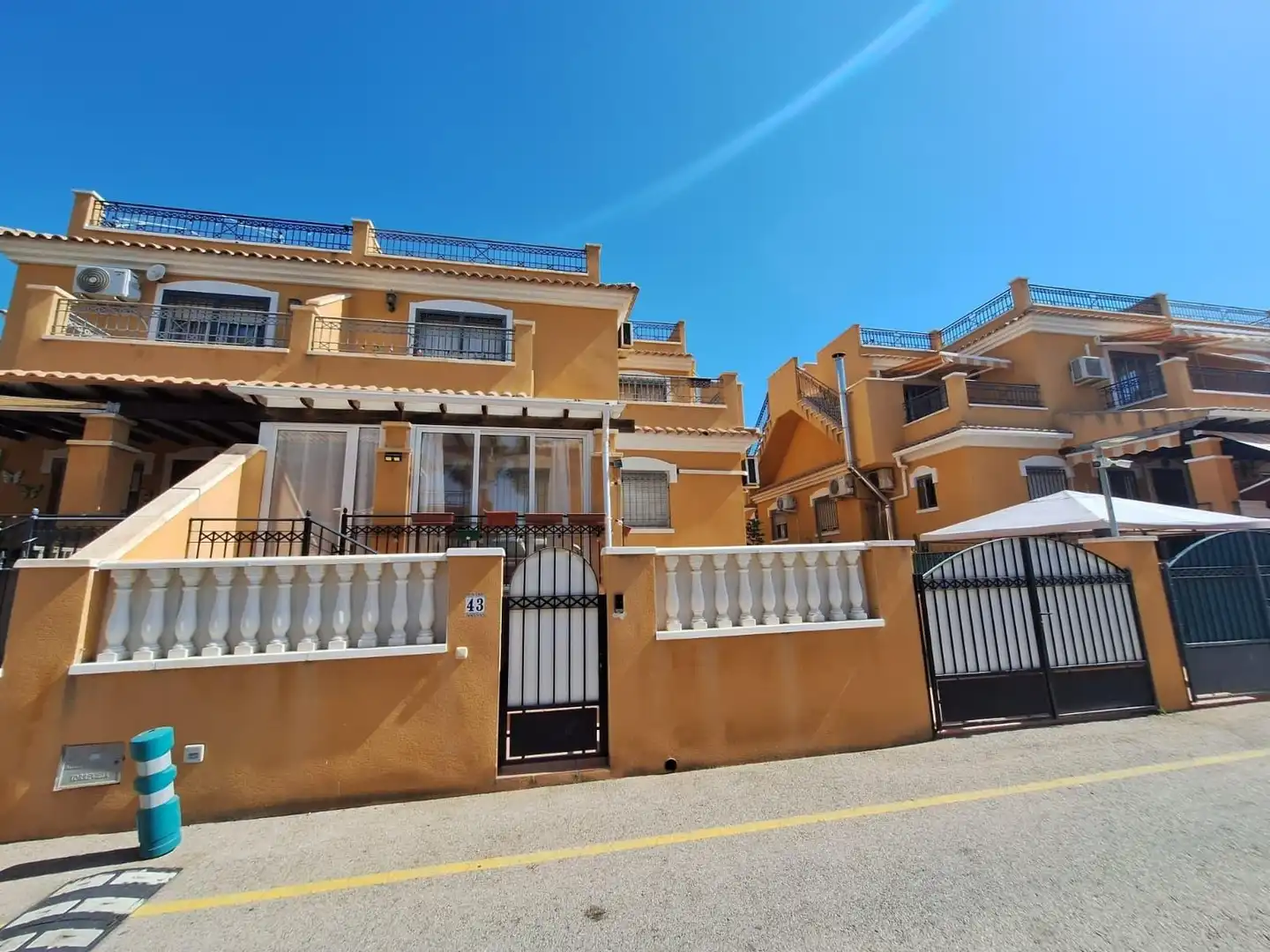 Duplex avec piscine à vendre à N/A