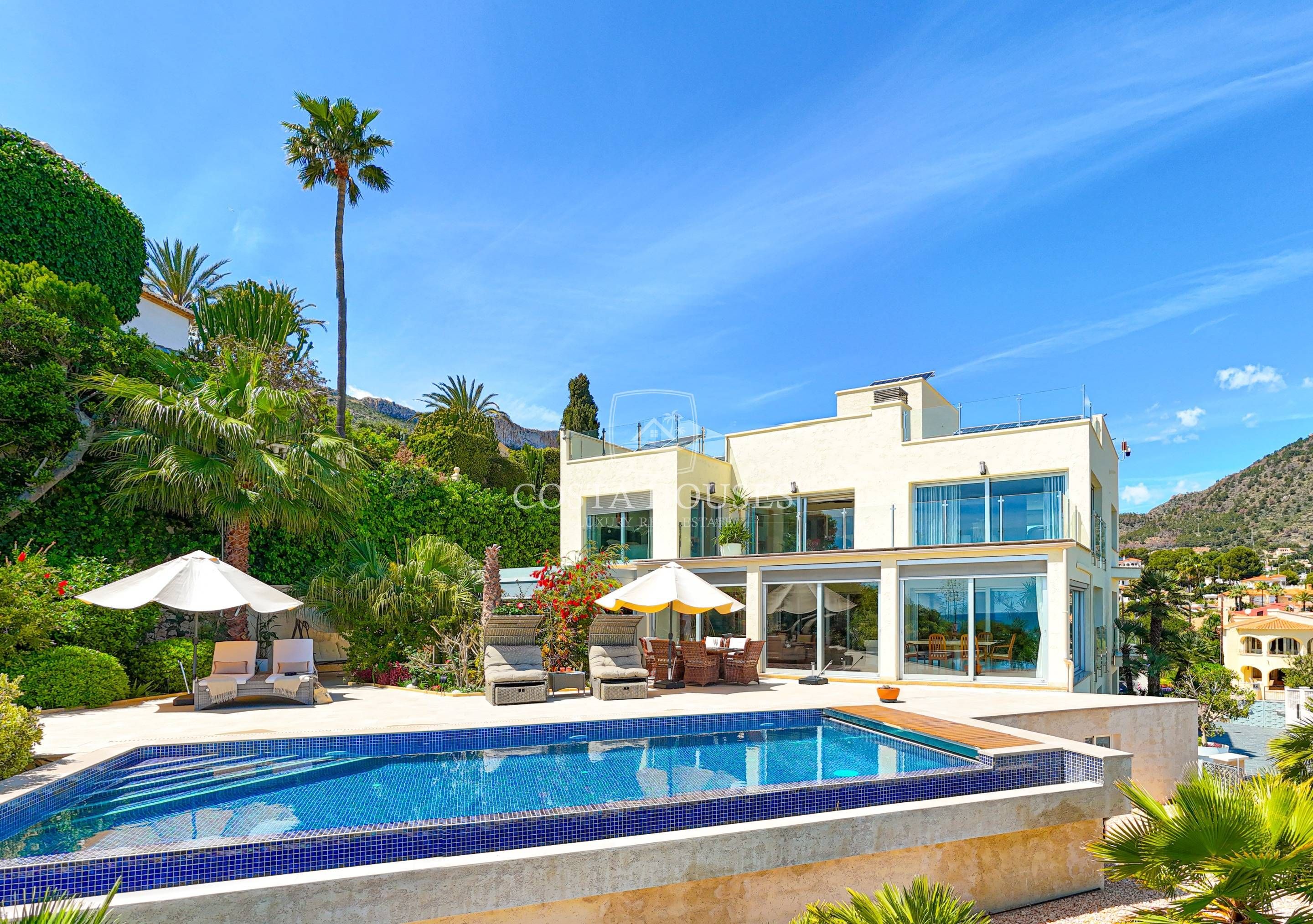 Vista exterior de Casa o xalet en venda en Calpe / Calp amb Aire condicionat, Calefacció i Jardí privat