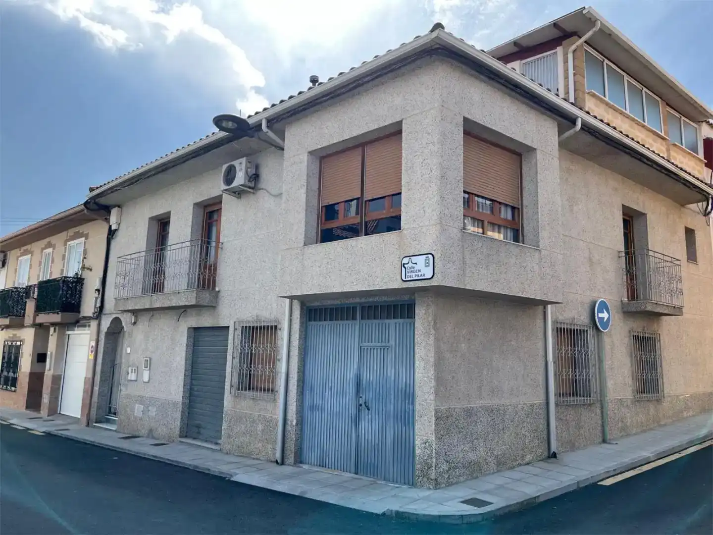 Vista exterior de Casa adosada en venta en Baza con Balcón