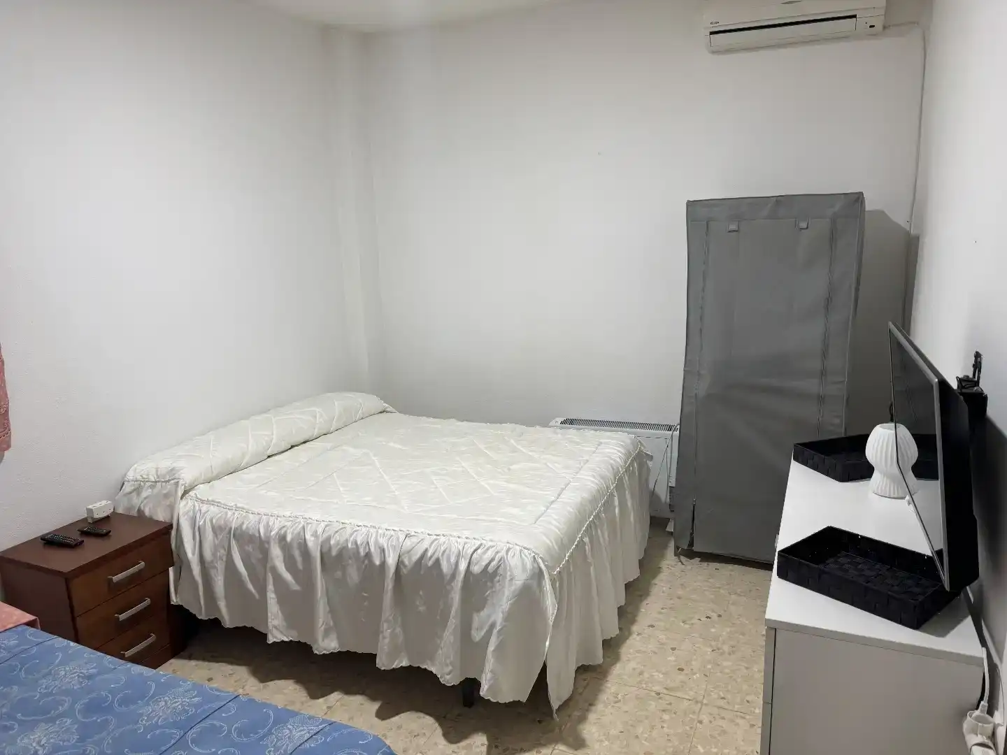 Dormitori de Finca rústica en venda en Marchena amb Aire condicionat i Piscina