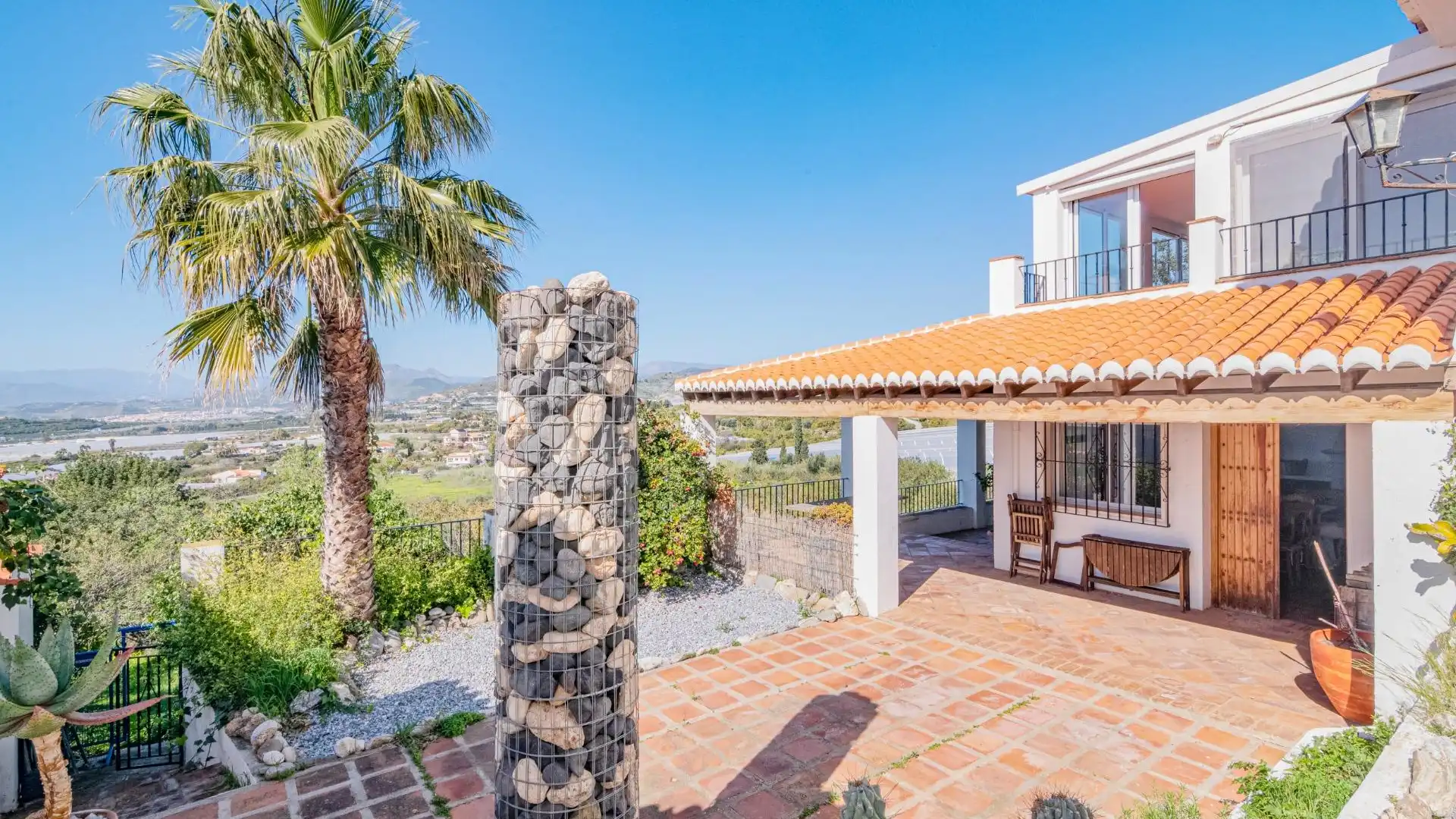 Vista exterior de Casa o chalet en venta en Motril con Jardín privado, Terraza y Piscina
