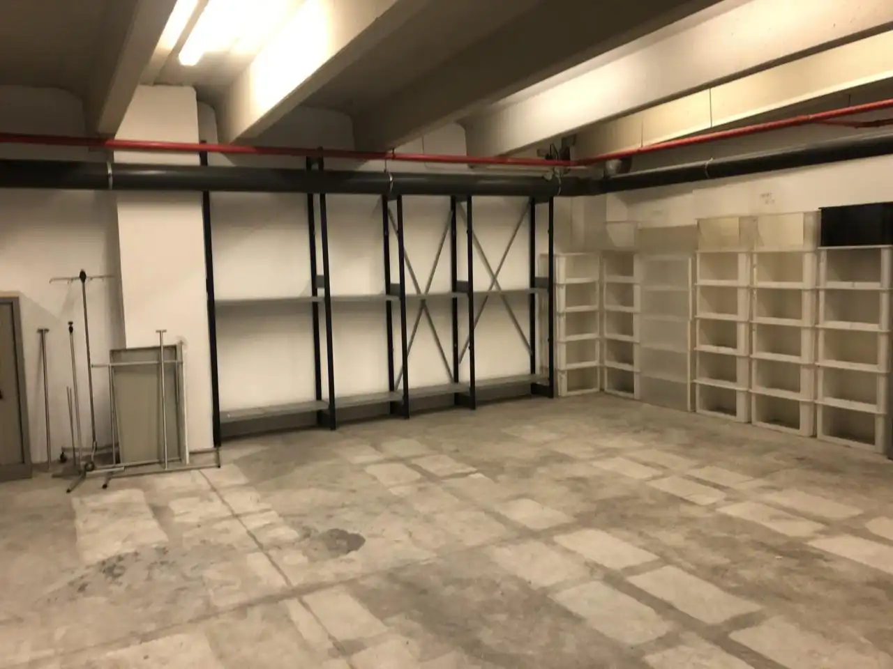 Nau industrial de lloguer en Barcelona amb Calefacció i Alarma