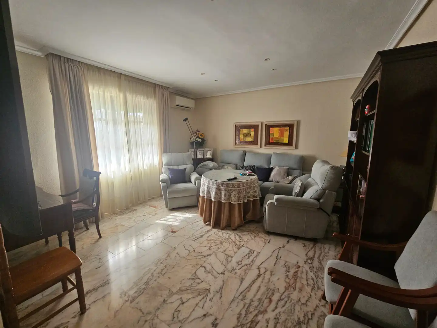 Sala d'estar de Casa o xalet en venda en Cáceres amb Aire condicionat, Calefacció i Jardí privat