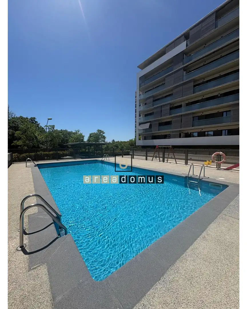 Piscina de Piso en venta en Sant Feliu de Llobregat con Calefacción, Jardín privado y Piscina
