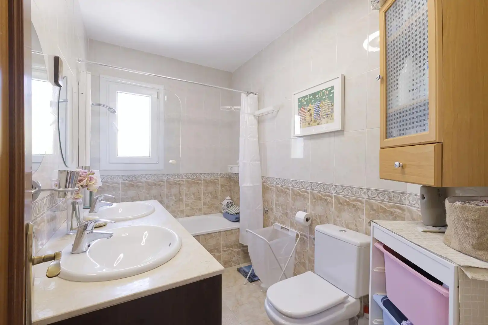 Badezimmer von Wohnung zum Verkauf in Benalmádena mit Klimaanlage, Privatgarten und Abstellraum