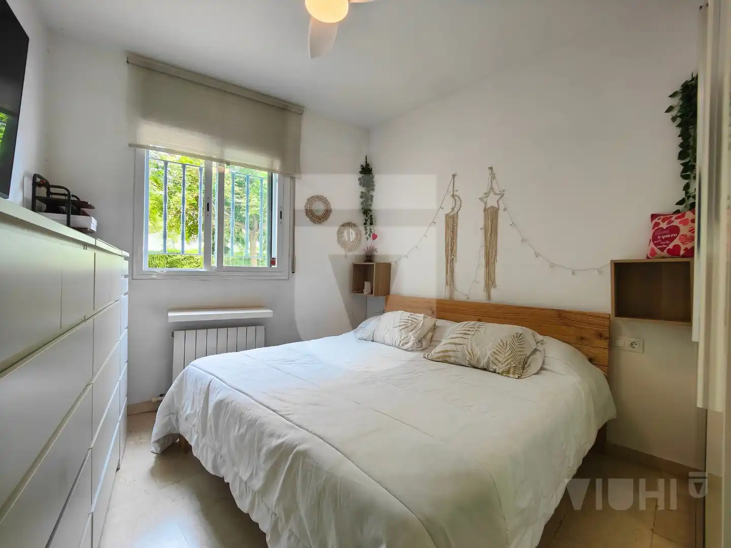 Dormitori de Dúplex en venda en Montgat amb Aire condicionat, Calefacció i Jardí privat