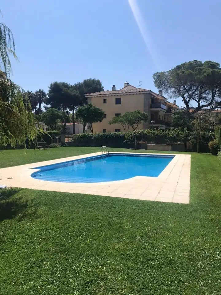 Piscina de Planta baja en venta en Castell d'Aro, Platja d'Aro i s'Agaró con Aire acondicionado, Terraza y Amueblado