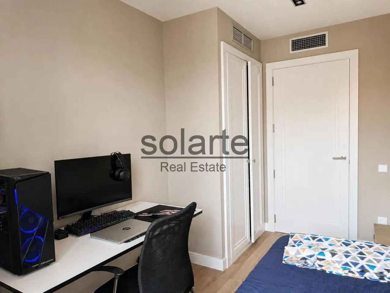 Habitación de Piso para compartir en Cornellà de Llobregat con Aire acondicionado y Amueblado