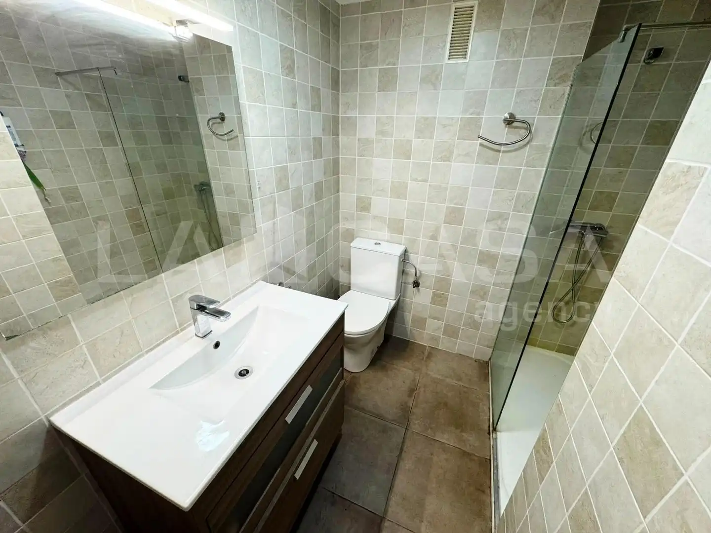 Baño de Piso en venta en Granollers con Aire acondicionado, Parquet y Balcón