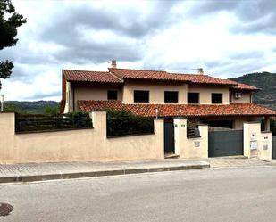 Vista exterior de Casa o xalet en venda en Castellbisbal amb Jardí privat i Piscina comunitària