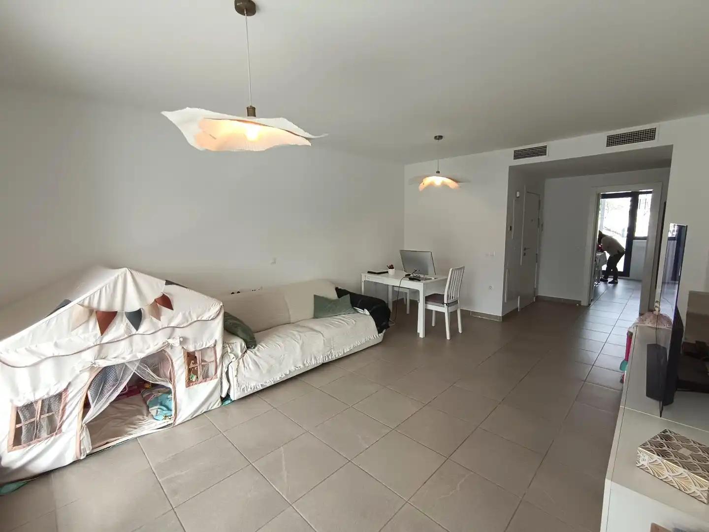 Sala de estar de Piso en venta en Málaga con Jardín privado, Terraza y Piscina comunitaria