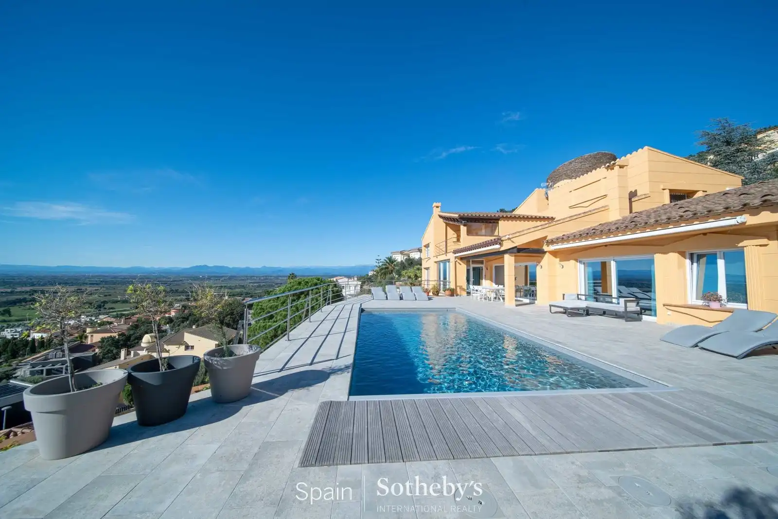 House with pool for sale in Carrer Anglaterra