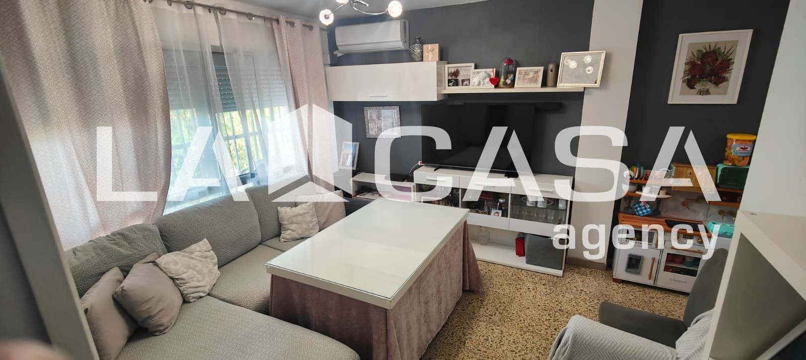 Sala d'estar de Pis en venda en Dos Hermanas amb Aire condicionat