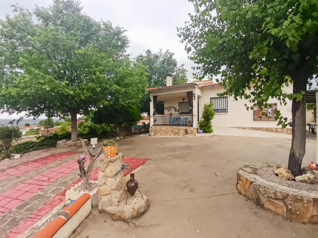 Exterior view of Houses for sale in Barajas de Melo  with Air Conditioner, Heating and Private garden