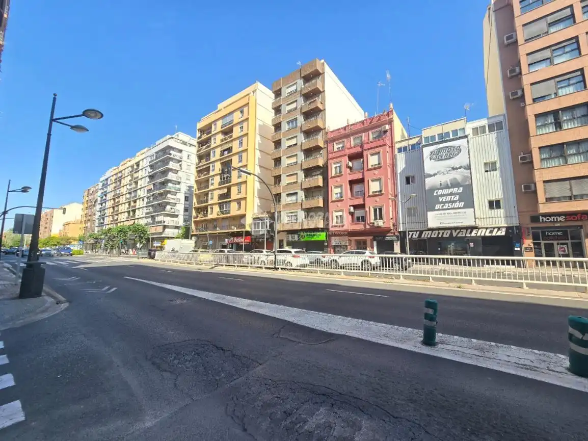 Vista exterior de Piso en venta en Valencia con Balcón