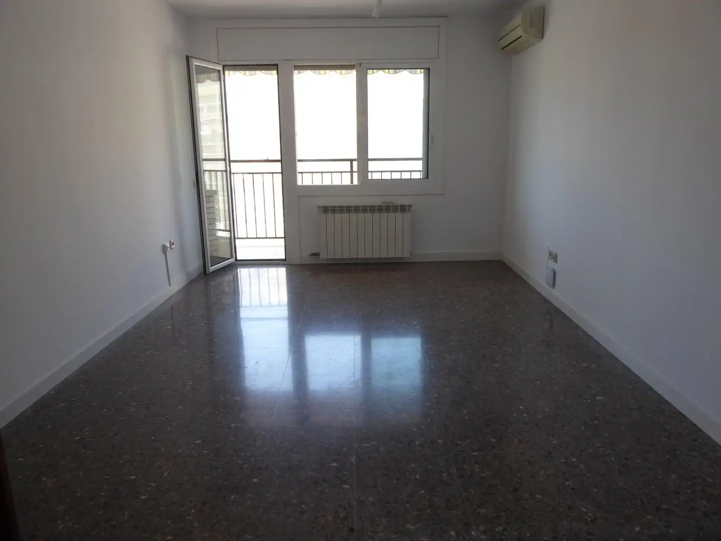 Sala d'estar de Pis de lloguer en Manresa amb Calefacció i Balcó