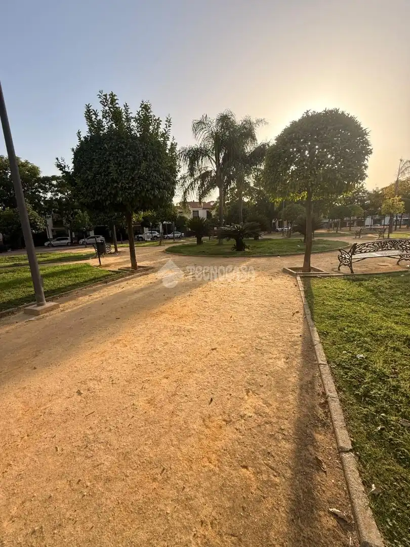Parkplatz von Einfamilien-Reihenhaus zum Verkauf in Alcalá de Guadaira mit Klimaanlage und Terrasse
