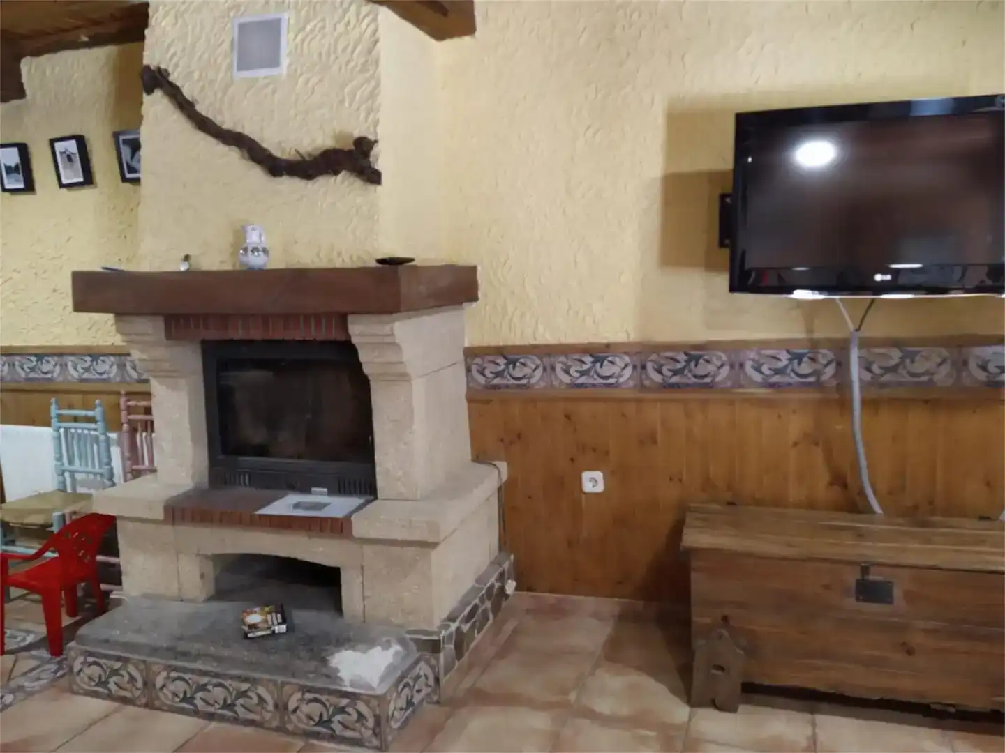 Sala de estar de Casa adosada en venta en Bohoyo con Trastero, Amueblado y Balcón