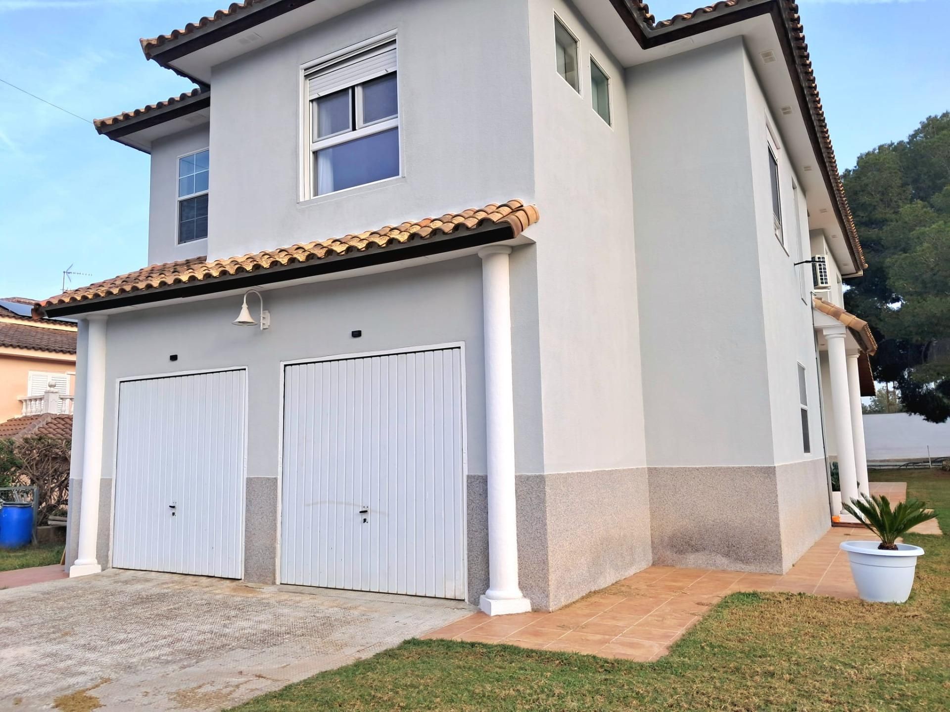 Exterior view of House or chalet for sale in Serra  with Air Conditioner, Heating and Private garden