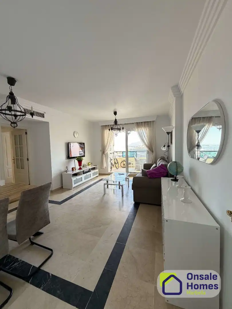 Wohnzimmer von Wohnungen zur Miete in Marbella mit Klimaanlage, Terrasse und Möbliert